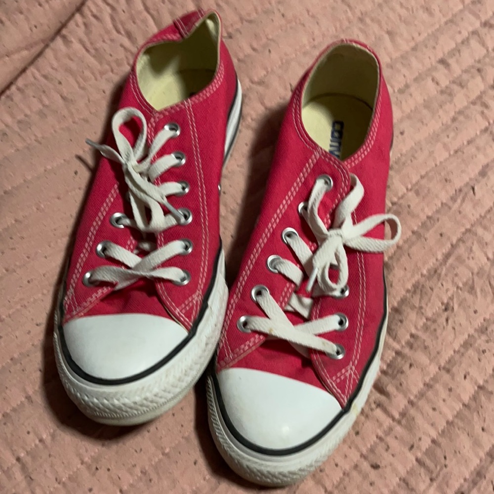 Converse tennis shoes